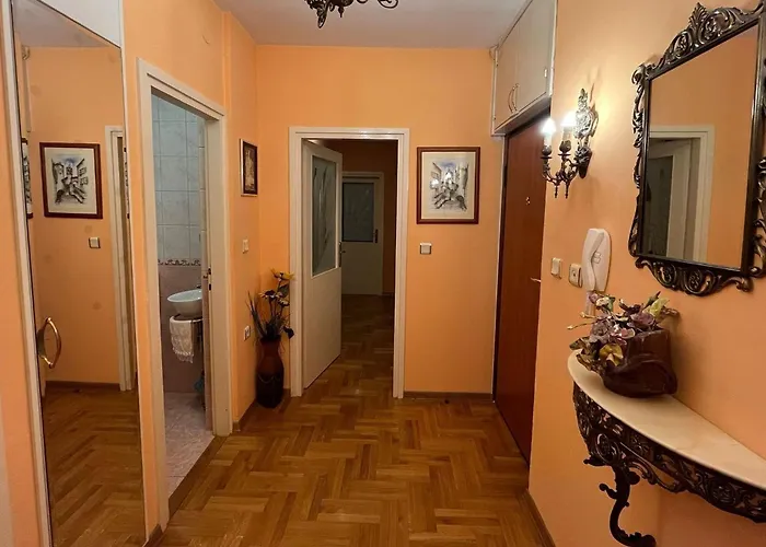 Apartman With Parking Space - 24725 Split